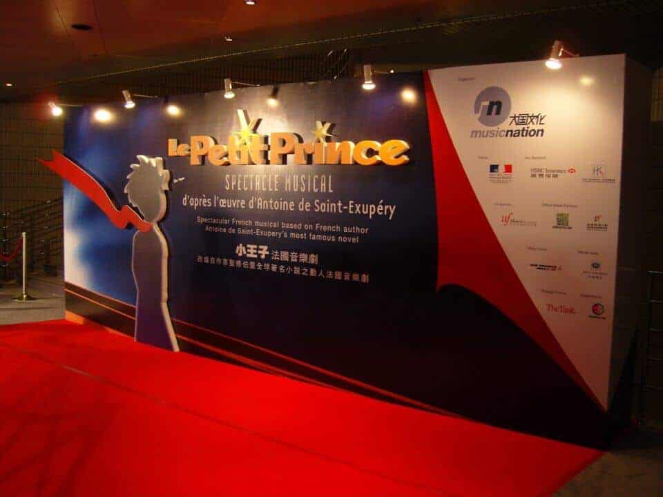 Backdrop là gì? Backdrop lễ khai trương như thế nào là phù hợp nhất? Backdrop Là Gì? Backdrop Lễ Khai Trương Như Thế Nào Là Phù Hợp Nhất?