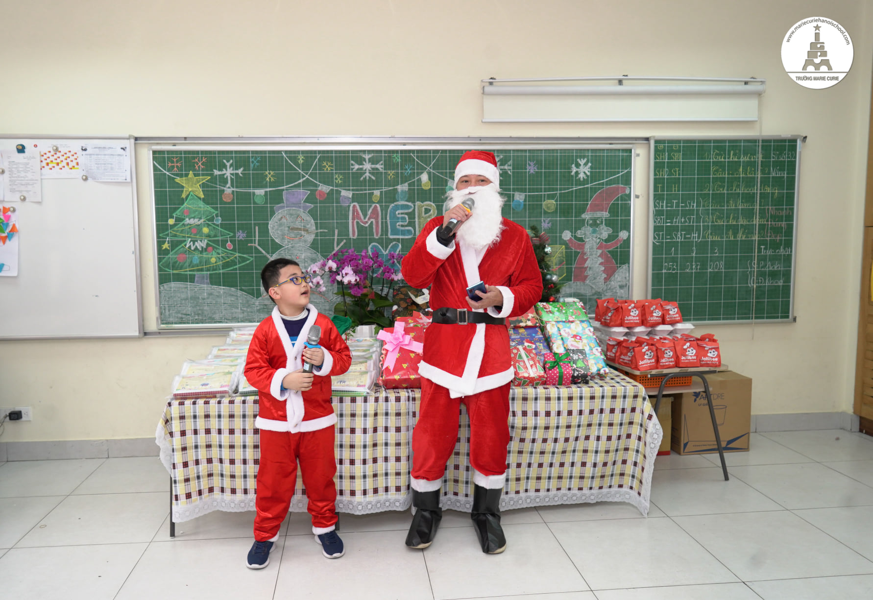 Tổ Chức Chương Trình Noel Cho Trường Học