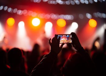 Liveshow Là Gì? Các Loại Hình Liveshow Phổ Biến &Amp; Hướng Dẫn Tổ Chức Liveshow Chuyên Nghiệp Từ A–Z