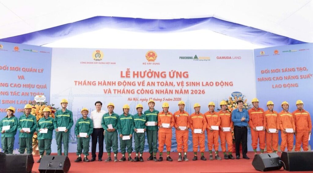 Lễ Hưởng Ứng Tháng Hành Động Về ATVSLĐ Và Tháng Công Nhân Năm 2026 Đại Biểu Cam Kết Thực Hiện Nghiêm Quy Định An Toàn Vệ Sinh Lao Động Tại Sự Kiện