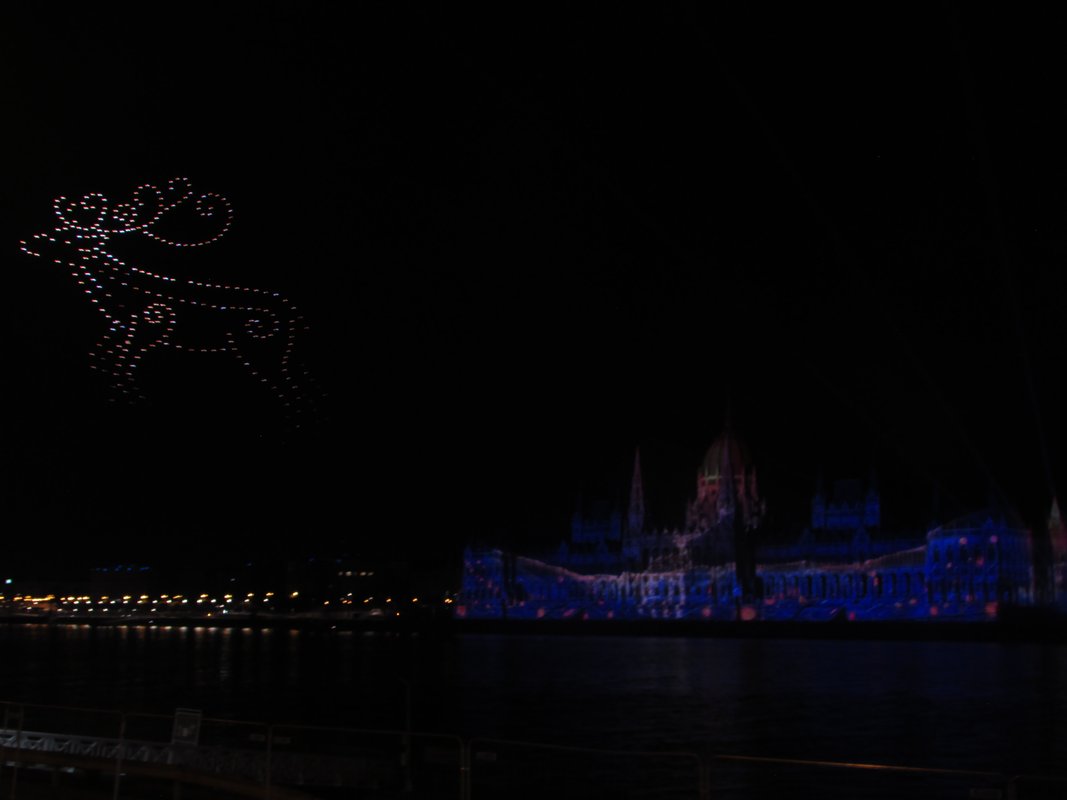 Màn Biểu Diễn Drone Show Nghệ Thuật Quy Mô Lớn Cho Sự Kiện Và Lễ Hội