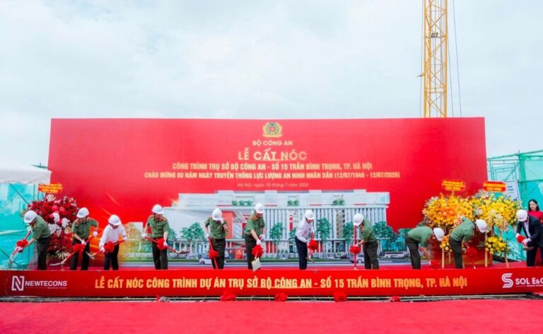 Nghi Thức Xúc Xẻng Bê Tông Tươi Lễ Cất Nóc Tầng Mái Công Trình