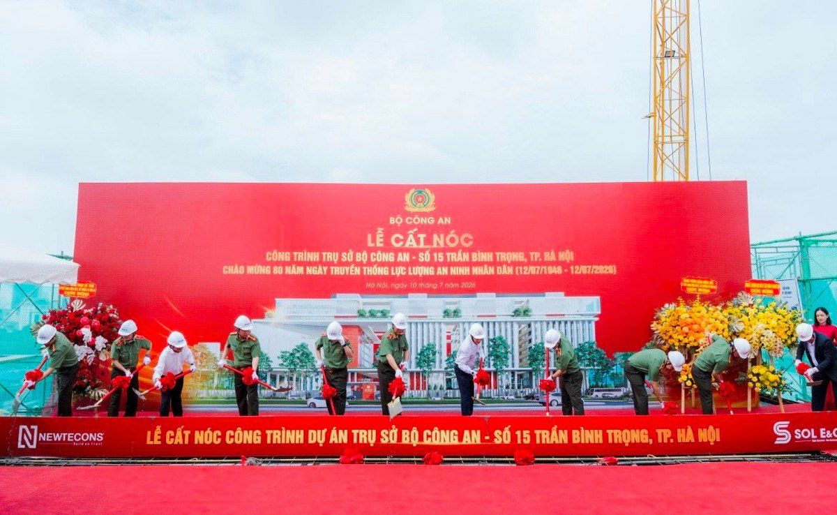 Nghi Thức Xúc Mẻ Bê Tông Tươi Lễ Cất Nóc Công Trình Trên Sàn Mái