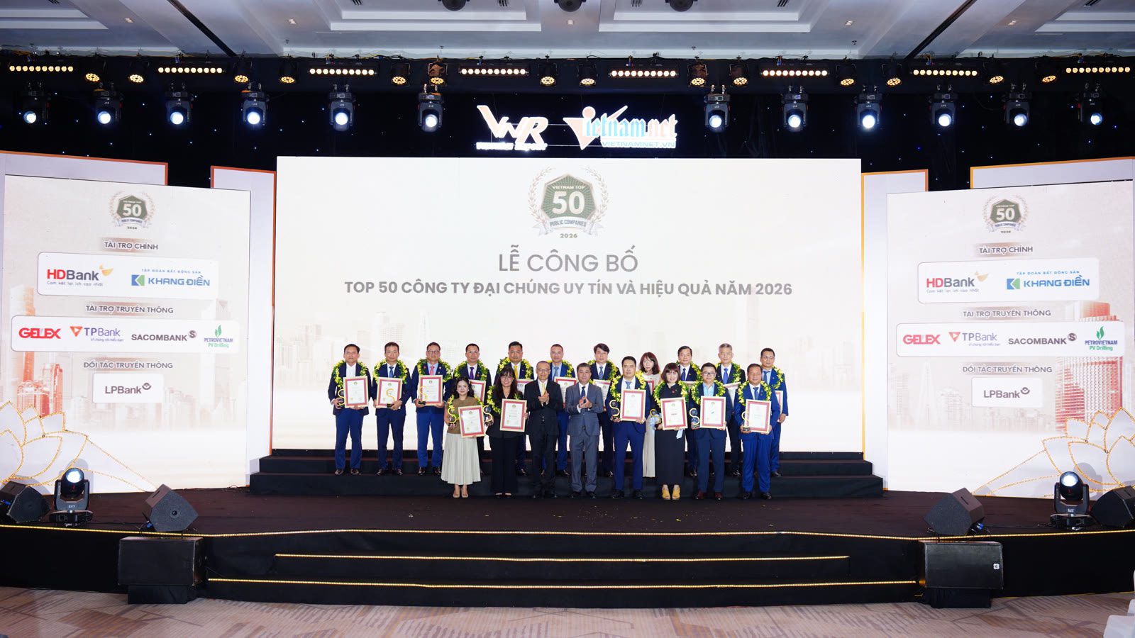Toàn Cảnh Khán Phòng Sự Kiện Lễ Công Bố Top 50 Công Ty Đại Chúng Uy Tín Và Hiệu Quả Vix50 Tại Sheraton Hà Nội