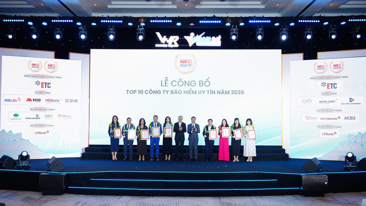 Lễ Vinh Danh Các Đại Diện Doanh Nghiệp Đạt Giải Top 10 Công Ty Bảo Hiểm Uy Tín Năm 2026 Trên Sân Khấu