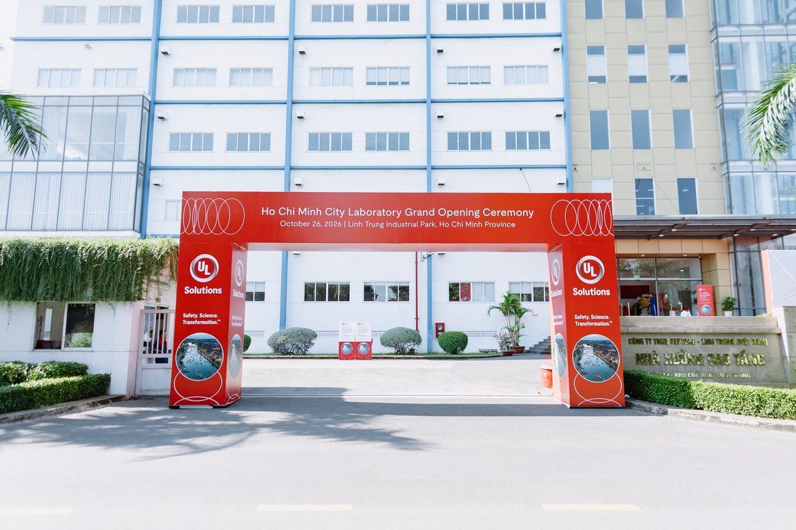 Cổng Chào Sự Kiện Lễ Khai Trương Phòng Thí Nghiệm Ul Solutions Tại Khu Chế Xuất Linh Trung Do Azevent Thi Công