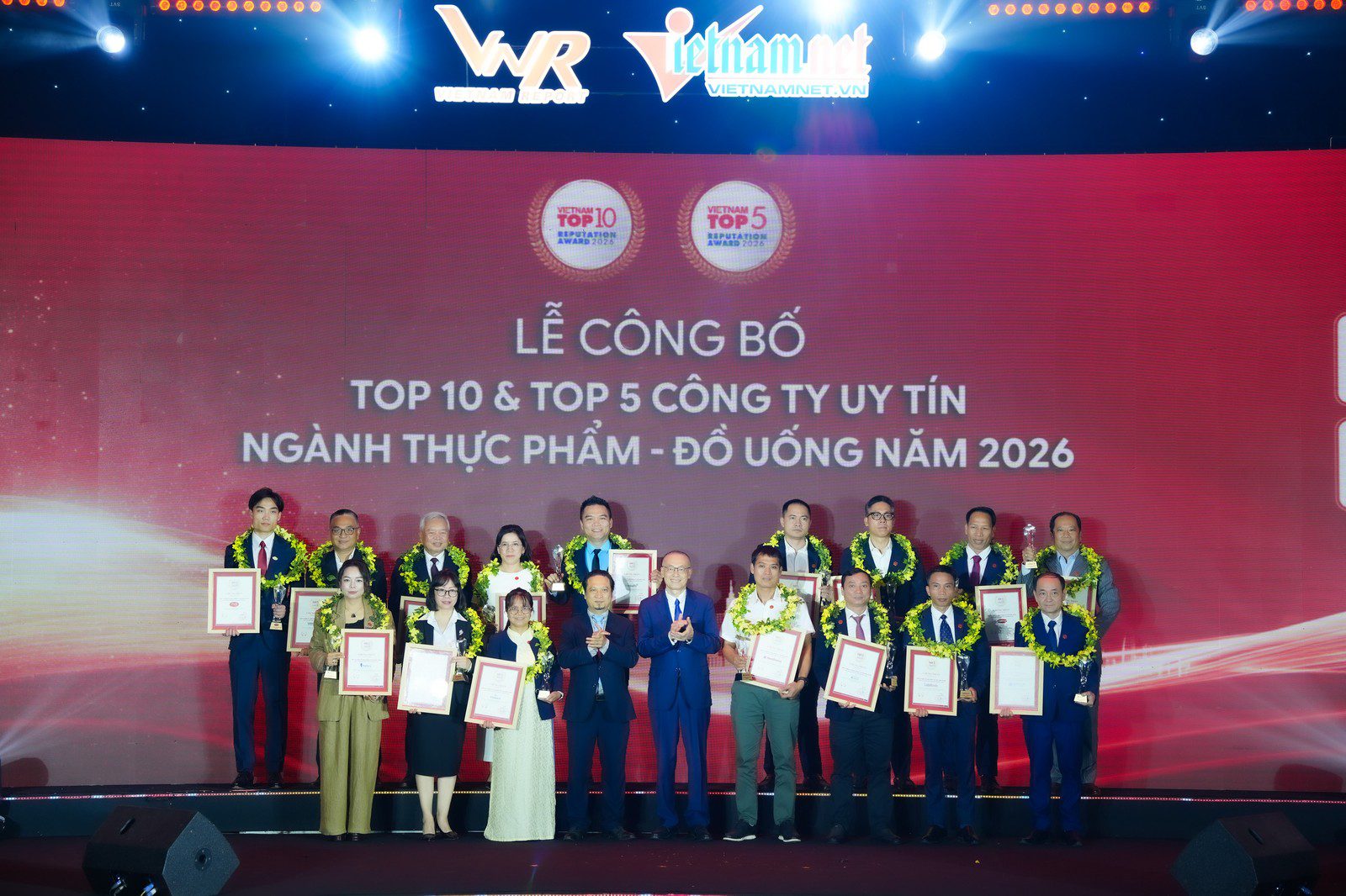 Lễ Công Bố PROFIT500, The 108 Titans Và Top Công Ty Uy Tín Năm 2026 Trao Kỷ Niệm Chương Vinh Danh Top 10 Và Top 5 Công Ty Uy Tín Ngành Thực Phẩm - Đồ Uống Năm 2026